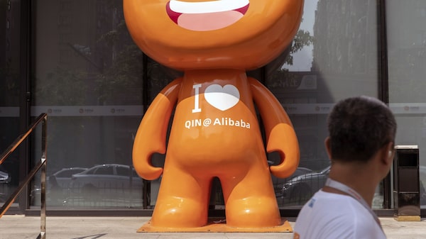 SoftBank prevé ganancia de US$34.000 millones por venta de acciones de Alibaba SoftBank prevé ganancia de US$34.000 millones por venta de acciones de Alibaba