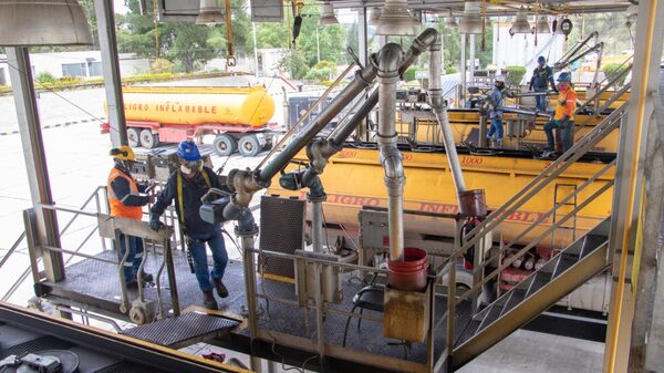 PIB de Ecuador creció 0,7% en primer trimestre de 2023; cae el sector de petróleo y minas PIB de Ecuador creció 0,7% en primer trimestre de 2023; cae el sector de petróleo y minas