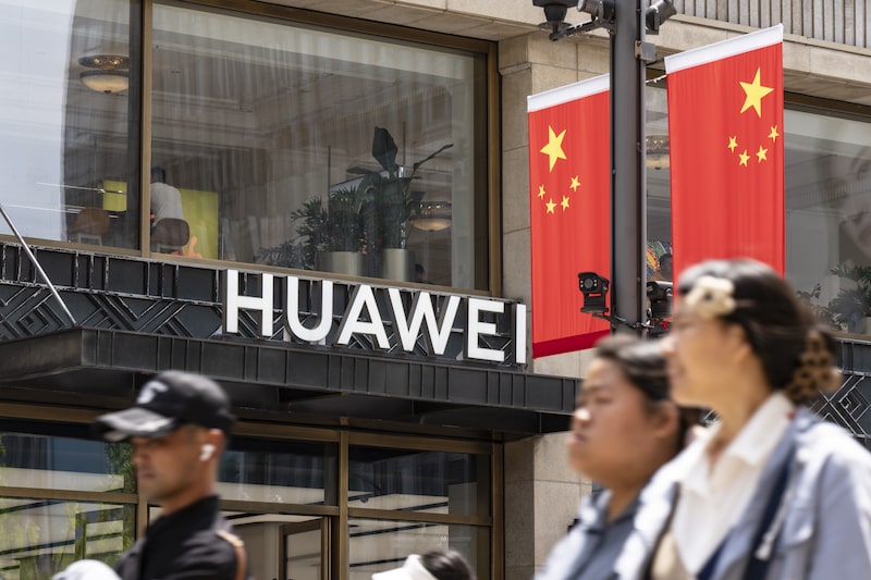 Huawei Stores in Shanghai Huawei Stores in Shanghai