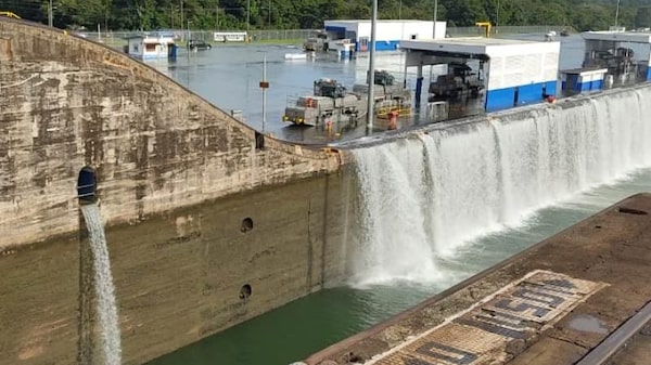 Canal de Panamá investigará desbordamiento en las esclusas de Gatún Canal de Panamá investigará desbordamiento en las esclusas de Gatún