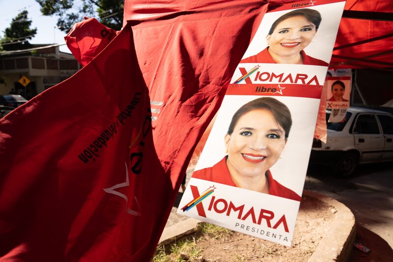Una tienda de campaña para Xiomara Castro, candidata presidencial del partido Libertad y Refundación (LIBRE), durante las elecciones generales en Tegucigalpa, Honduras, el domingo 28 de noviembre de 2021. Una tienda de campaña para Xiomara Castro, candidata presidencial del partido Libertad y Refundación (LIBRE), durante las elecciones generales en Tegucigalpa, Honduras, el domingo 28 de noviembre de 2021.