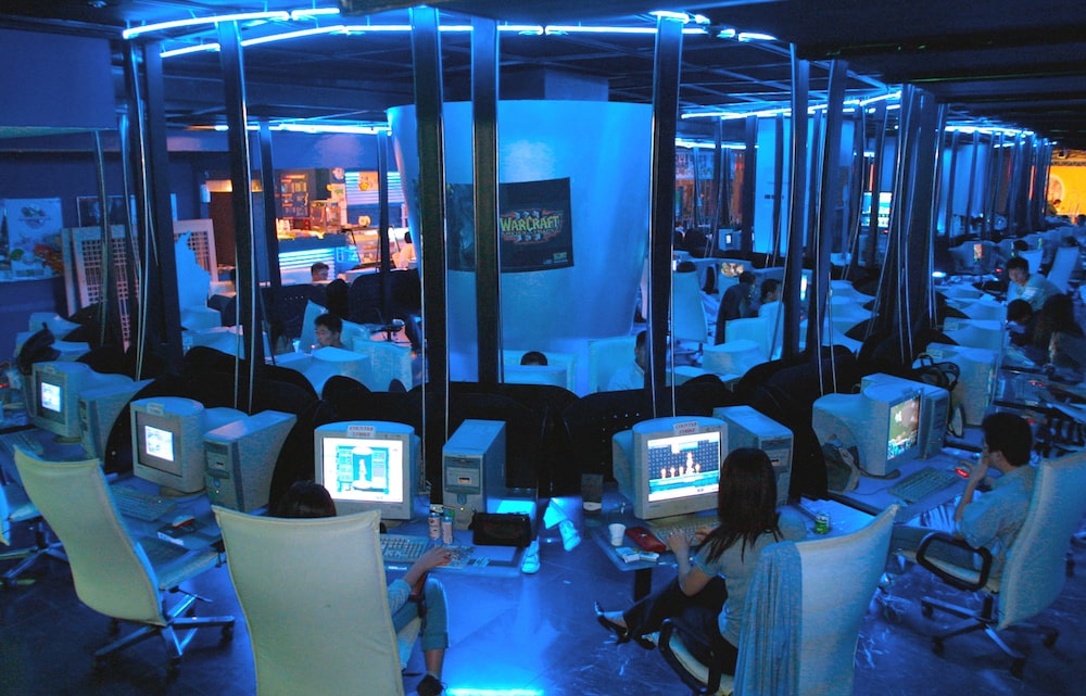 PUSAN, SOUTH KOREA - OCTOBER 10: Unidentified South Korean teenagers and students play computer games in an RA PC Zone October 10, 2002 in Pusan, south of Seoul, South Korea. The PC Zone is a favorite meeting spot for a large number of South Korean teenagers and college students. Couples on dates spend time at game halls like this one, playing games next to one another. Compared with most of the world, South Korea has the largest broadband market penetration with more than half of South Korean households equipped with high-speed Internet connections. (Photo by Chung Sung-Jun/Getty Images) PUSAN, SOUTH KOREA - OCTOBER 10: Unidentified South Korean teenagers and students play computer games in an RA PC Zone October 10, 2002 in Pusan, south of Seoul, South Korea. The PC Zone is a favorite meeting spot for a large number of South Korean teenagers and college students. Couples on dates spend time at game halls like this one, playing games next to one another. Compared with most of the world, South Korea has the largest broadband market penetration with more than half of South Korean households equipped with high-speed Internet connections. (Photo by Chung Sung-Jun/Getty Images)