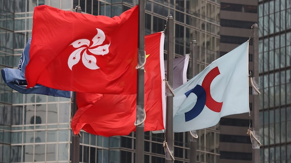 Bolsa de Hong Kong evalúa ampliar el horario de negociación para alinearse con otros mercados Bolsa de Hong Kong evalúa ampliar el horario de negociación para alinearse con otros mercados