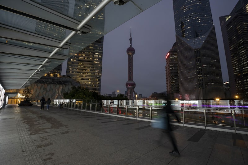 China sufre a menudo fuertes aguaceros e inundaciones en verano que provocan pérdidas de vidas humanas. China sufre a menudo fuertes aguaceros e inundaciones en verano que provocan pérdidas de vidas humanas.