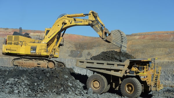 Acciones de mineras de oro se preparan para borrar ganancias en medio de la guerra en Irán Acciones de mineras de oro se preparan para borrar ganancias en medio de la guerra en Irán