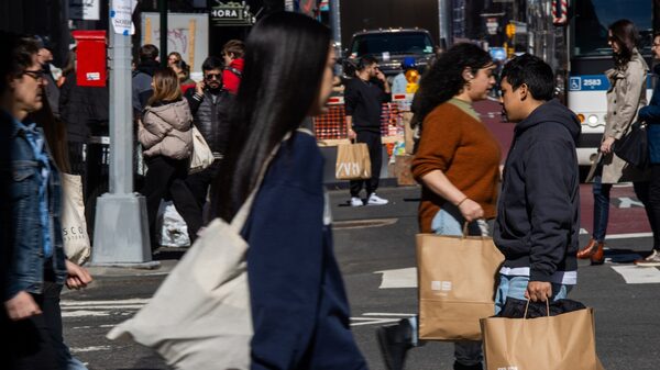 Confianza del consumidor de EE.UU. se mantiene estable, pero empeoran las expectativas Confianza del consumidor de EE.UU. se mantiene estable, pero empeoran las expectativas