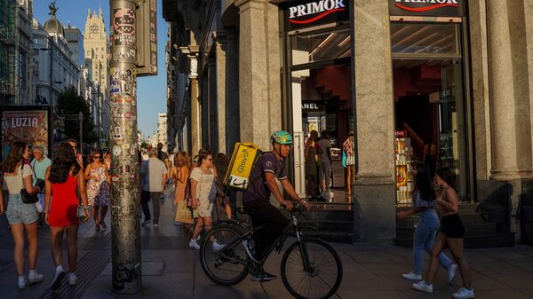 Crecimiento de España se ralentiza ligeramente al repuntar la inflación Crecimiento de España se ralentiza ligeramente al repuntar la inflación