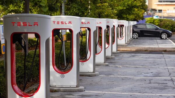 Las acciones de Tesla caen a un nivel decisivo para los inversores Las acciones de Tesla caen a un nivel decisivo para los inversores