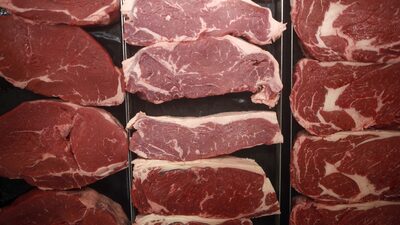 China estende investigação sobre importação de carne bovina até novembro China estende investigação sobre importação de carne bovina até novembro
