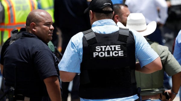 18 niños y un profesor fueron asesinados en un tiroteo masivo en escuela de Texas 18 niños y un profesor fueron asesinados en un tiroteo masivo en escuela de Texas