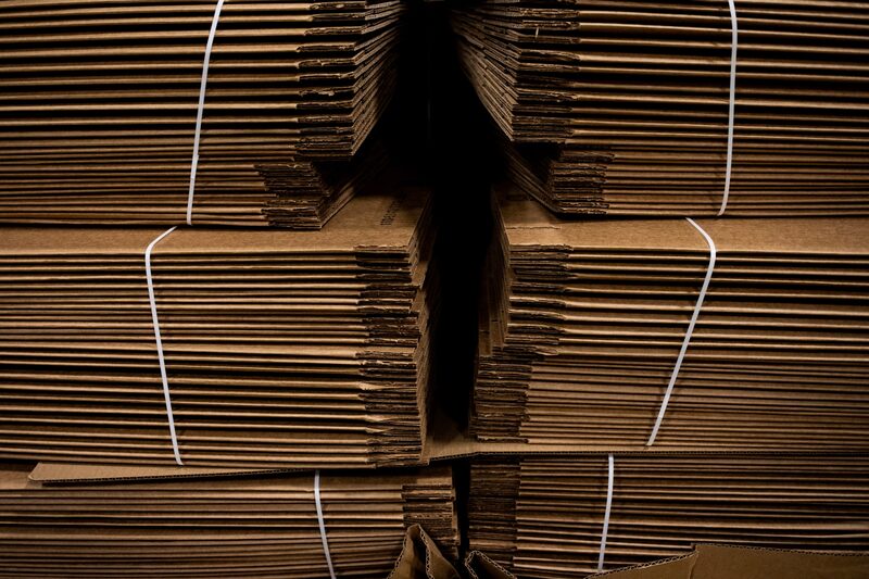 Pilas de cajas de cartón en una planta de fabricación en Holland, Michigan. Foto: Emily Elconin/Bloomberg Pilas de cajas de cartón en una planta de fabricación en Holland, Michigan. Foto: Emily Elconin/Bloomberg