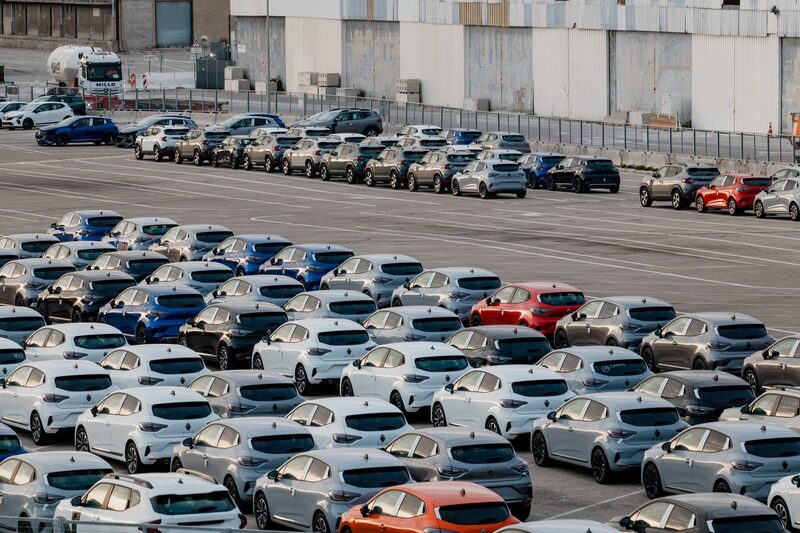 El CEO, Luca de Meo, se está centrando en reducir el coste de los nuevos vehículos eléctricos mediante asociaciones. El CEO, Luca de Meo, se está centrando en reducir el coste de los nuevos vehículos eléctricos mediante asociaciones.