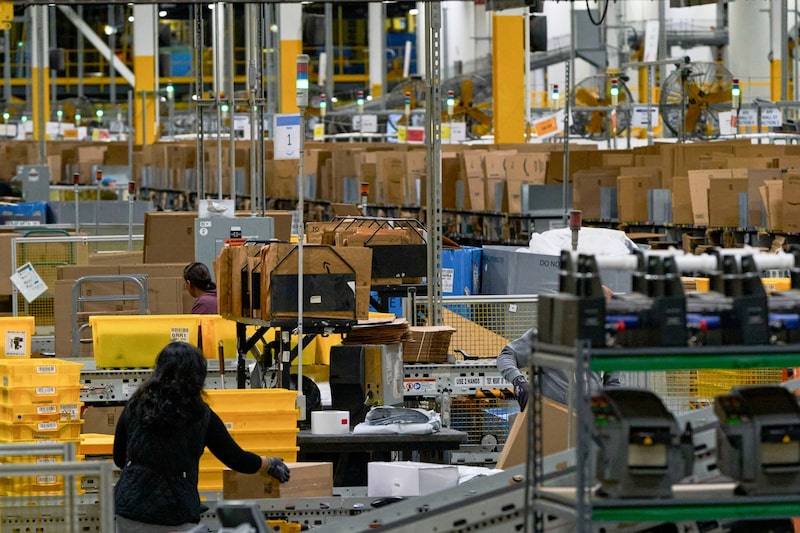Amazon pagará multa de US$145.000 para resolver multas por infracciones de seguridad laboral. Amazon pagará multa de US$145.000 para resolver multas por infracciones de seguridad laboral.