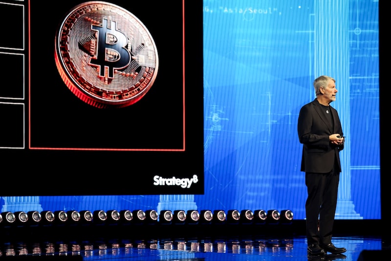 Michael Saylor, cofundador y presidente ejecutivo de Strategy Inc., habla durante la conferencia Bitcoin 2026 en Las Vegas. Fotógrafo: Ian Maule/Bloomberg Michael Saylor, cofundador y presidente ejecutivo de Strategy Inc., habla durante la conferencia Bitcoin 2026 en Las Vegas. Fotógrafo: Ian Maule/Bloomberg