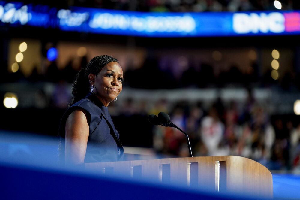 La ex primera dama estadounidense Michelle Obama habla durante la Convención Nacional Demócrata (DNC) en el United Center de Chicago, Illinois, EE.UU., el martes 20 de agosto de 2024. La ex primera dama estadounidense Michelle Obama habla durante la Convención Nacional Demócrata (DNC) en el United Center de Chicago, Illinois, EE.UU., el martes 20 de agosto de 2024.