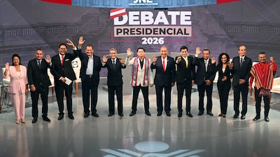 Elecciones de Perú: indecisos y voto antilimeño podrían impulsar un candidato sorpresa Elecciones de Perú: indecisos y voto antilimeño podrían impulsar un candidato sorpresa