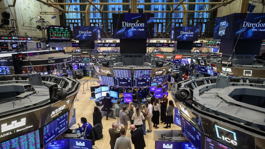 Las acciones se preparan para su mayor avance anual en seis años Las acciones se preparan para su mayor avance anual en seis años