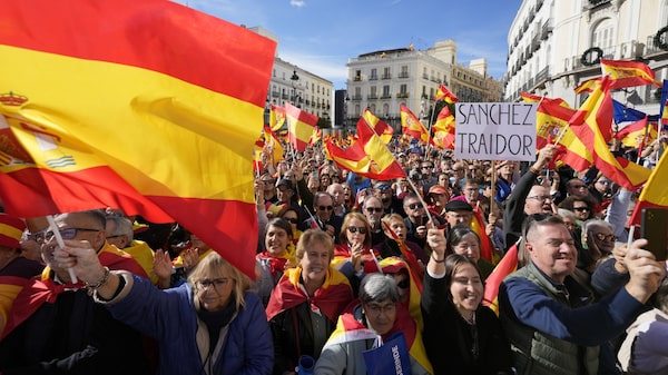 Aumentan protestas en Madrid contra el acuerdo de amnistía a separatistas catalanes Aumentan protestas en Madrid contra el acuerdo de amnistía a separatistas catalanes