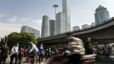 Bolsa aprofunda perdas e contamina renda fixa e câmbio na China Bolsa aprofunda perdas e contamina renda fixa e câmbio na China