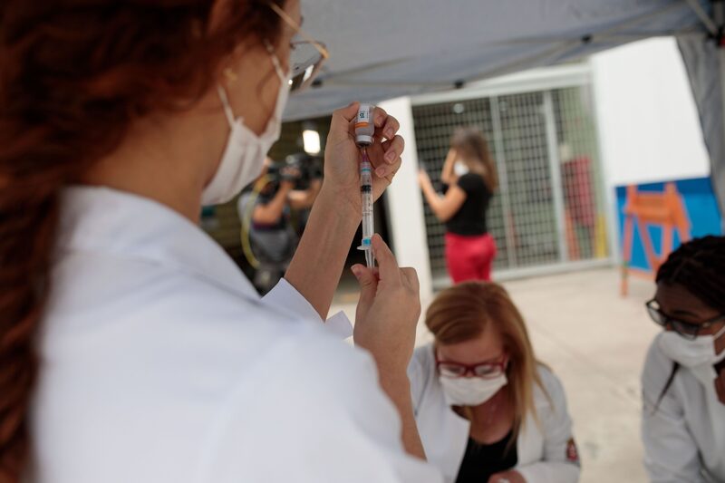 El análisis de Bloomberg resalta que México y Brasil ocuparon el lugar más bajo de la tabla hasta principios de 2021, aunque su desempeño ha mejorado al mismo ritmo que América Latina. El análisis de Bloomberg resalta que México y Brasil ocuparon el lugar más bajo de la tabla hasta principios de 2021, aunque su desempeño ha mejorado al mismo ritmo que América Latina.