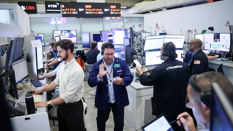 Wall Street cierra una semana volátil con la atención puesta en bonos, petróleo y tasas Wall Street cierra una semana volátil con la atención puesta en bonos, petróleo y tasas
