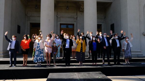 Boric alista primer ajuste de gabinete con cambios de ministros de su círculo cercano Boric alista primer ajuste de gabinete con cambios de ministros de su círculo cercano