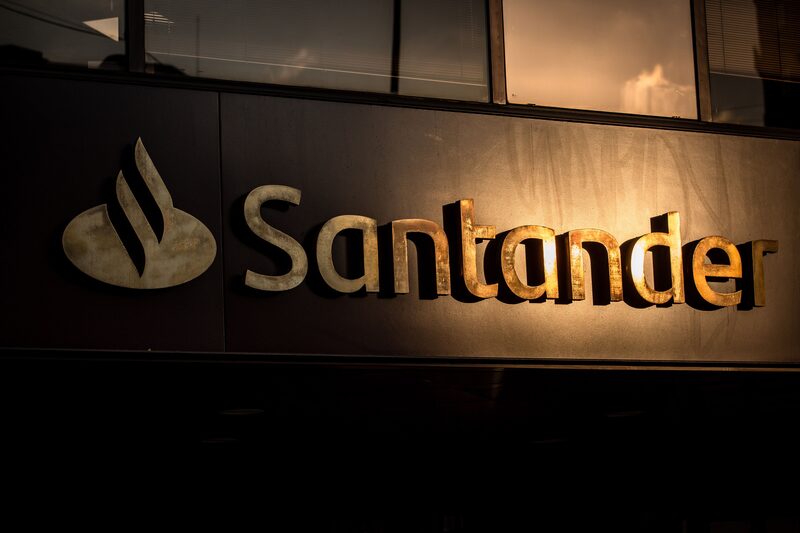 O CEO do Santander Brasil, Mario Leão, disse que a carteira de crédito deve crescer acima do desempenho do mercado neste ano O CEO do Santander Brasil, Mario Leão, disse que a carteira de crédito deve crescer acima do desempenho do mercado neste ano