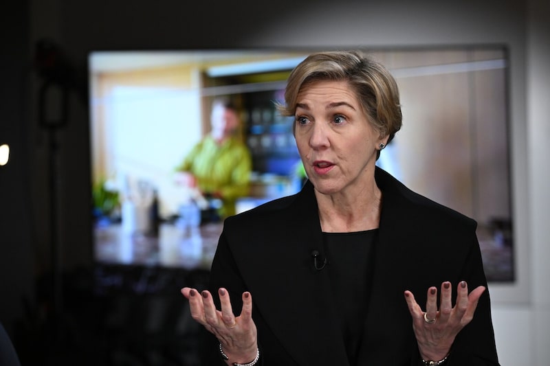 Robyn Denholm durante una entrevista en Bloomberg Television en Palo Alto, California, el 12 de septiembre. Robyn Denholm durante una entrevista en Bloomberg Television en Palo Alto, California, el 12 de septiembre.