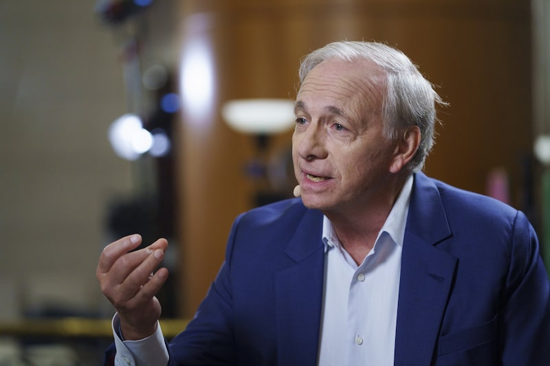 O sistema social e político dos EUA está em risco, segundo o fundador da Bridgewater Associates (Foto: Ore Huiying/Bloomberg) O sistema social e político dos EUA está em risco, segundo o fundador da Bridgewater Associates (Foto: Ore Huiying/Bloomberg)