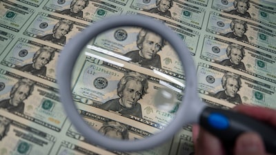 Dólar cae tras débil dato de empleo en EE.UU. y menor expectativa de alza de tasas de la Fed Dólar cae tras débil dato de empleo en EE.UU. y menor expectativa de alza de tasas de la Fed