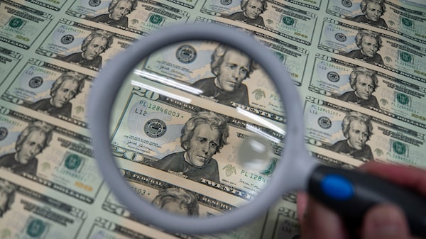 Dólar cae tras débil dato de empleo en EE.UU. y menor expectativa de alza de tasas de la Fed Dólar cae tras débil dato de empleo en EE.UU. y menor expectativa de alza de tasas de la Fed