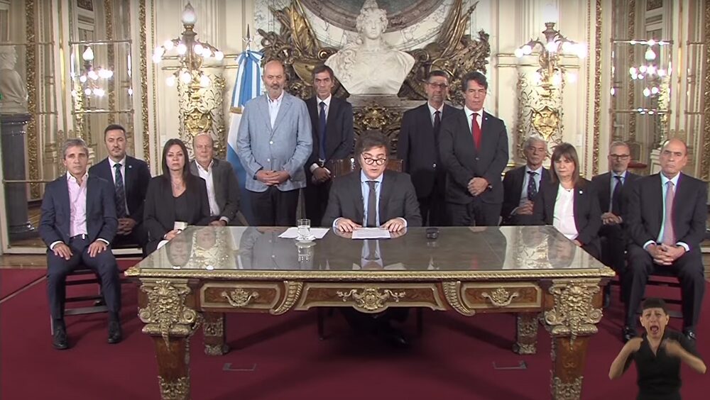 Cadena Nacional de Javier Milei en Argentina. Cadena Nacional de Javier Milei en Argentina.