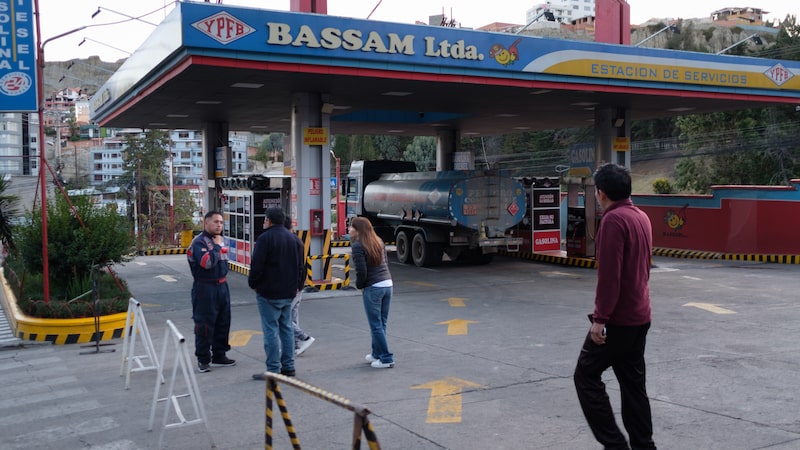 Bolívia revisa modelo estatal para atrair investimentos e recuperar produção de gás Bolívia revisa modelo estatal para atrair investimentos e recuperar produção de gás