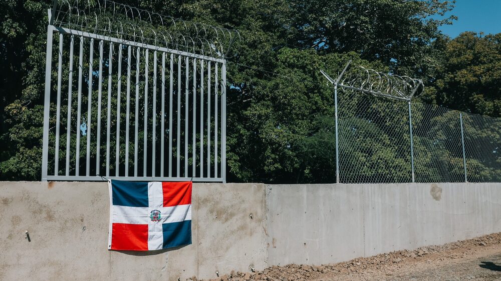 Entre República Dominicana y Haití Entre República Dominicana y Haití