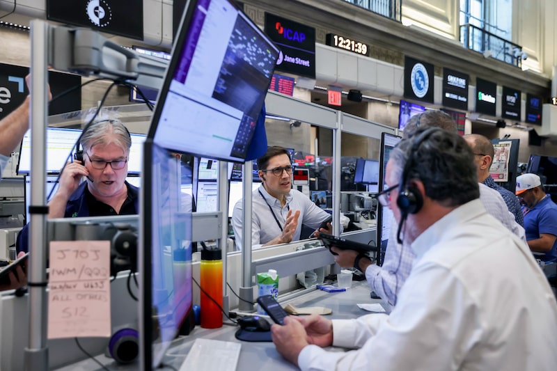 Traders work on the floor of the American Stock Exchange (AMEX) at the New York Stock Exchange (NYSE) in New York, US, on Friday, June 5, 2026. Wall Street's historic weekly run is poised to come to a halt, with stocks and bonds falling after a solid jobs report added to speculation the Federal Reserve's next interest-rate move will be a hike. Photographer: Michael Nagle/Bloomberg Traders work on the floor of the American Stock Exchange (AMEX) at the New York Stock Exchange (NYSE) in New York, US, on Friday, June 5, 2026. Wall Street's historic weekly run is poised to come to a halt, with stocks and bonds falling after a solid jobs report added to speculation the Federal Reserve's next interest-rate move will be a hike. Photographer: Michael Nagle/Bloomberg