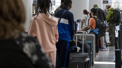 Aéreas dos EUA enfrentam dilema sobre aumento de tarifas Aéreas dos EUA enfrentam dilema sobre aumento de tarifas