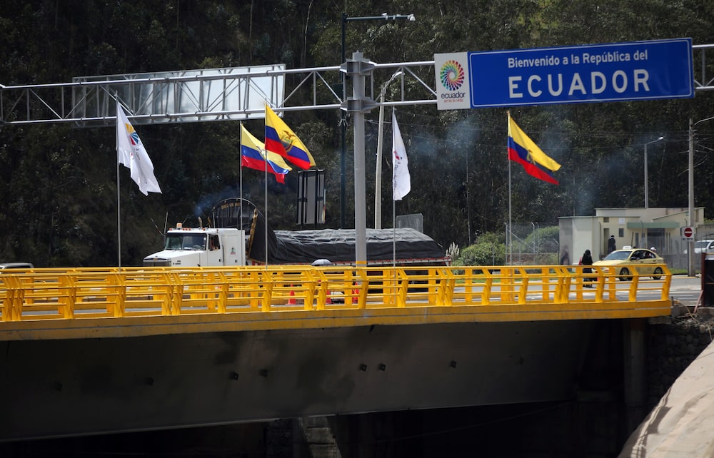 En las zonas de frontera entre Colombia y Ecuador se registra un flujo anual de cerca de 350.000 toneladas de productos colombianos y 690.000 toneladas de productos ecuatorianos, según la CAN. En las zonas de frontera entre Colombia y Ecuador se registra un flujo anual de cerca de 350.000 toneladas de productos colombianos y 690.000 toneladas de productos ecuatorianos, según la CAN.