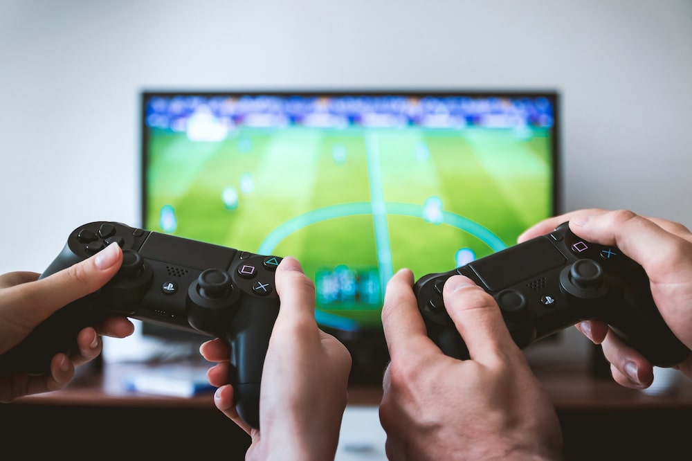 La industria del videojuego ha dejado de ser un sector limitado a las consolas y las computadoras personales, de acuerdo con un estudio de NielsenIQ. La industria del videojuego ha dejado de ser un sector limitado a las consolas y las computadoras personales, de acuerdo con un estudio de NielsenIQ.