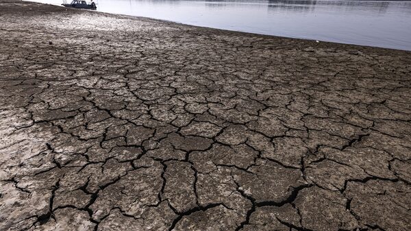 Como as mudanças climáticas afetam a produção de carros elétricos Como as mudanças climáticas afetam a produção de carros elétricos
