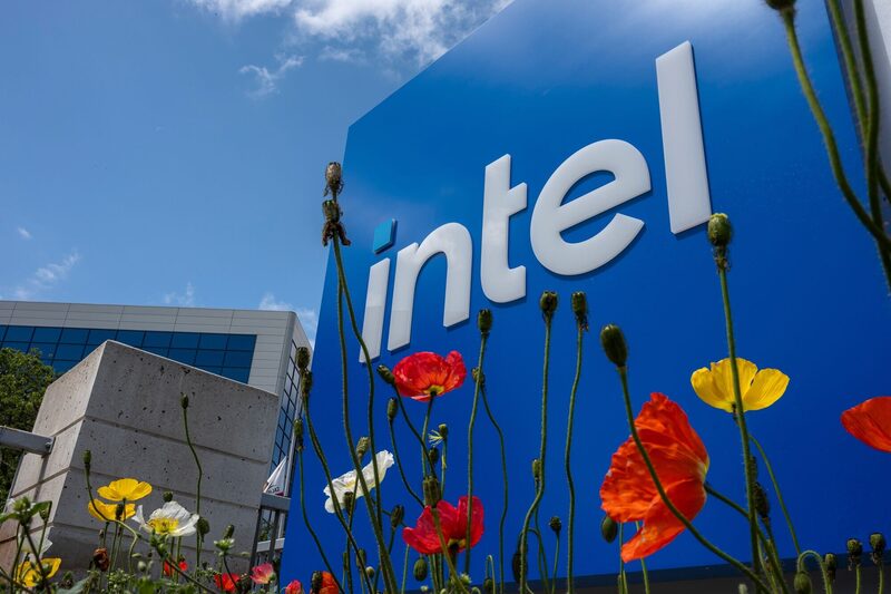 Las acciones de Intel subieron un 6,4% a US$31,22 en Nueva York después de que Bloomberg News informara de las conversaciones. Apple bajó menos de un 1%, a US$252,31. Las acciones de Intel subieron un 6,4% a US$31,22 en Nueva York después de que Bloomberg News informara de las conversaciones. Apple bajó menos de un 1%, a US$252,31.