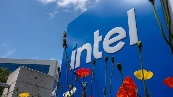 Intel ganha US$ 100 bi em valor de mercado em oito sessões. Falta convencer os analistas Intel ganha US$ 100 bi em valor de mercado em oito sessões. Falta convencer os analistas