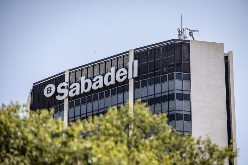 La junta directiva de Sabadell decidió por unanimidad rechazar la oferta de BBVA.
Fotógrafo: Ángel García/Bloomberg
La junta directiva de Sabadell decidió por unanimidad rechazar la oferta de BBVA.
Fotógrafo: Ángel García/Bloomberg