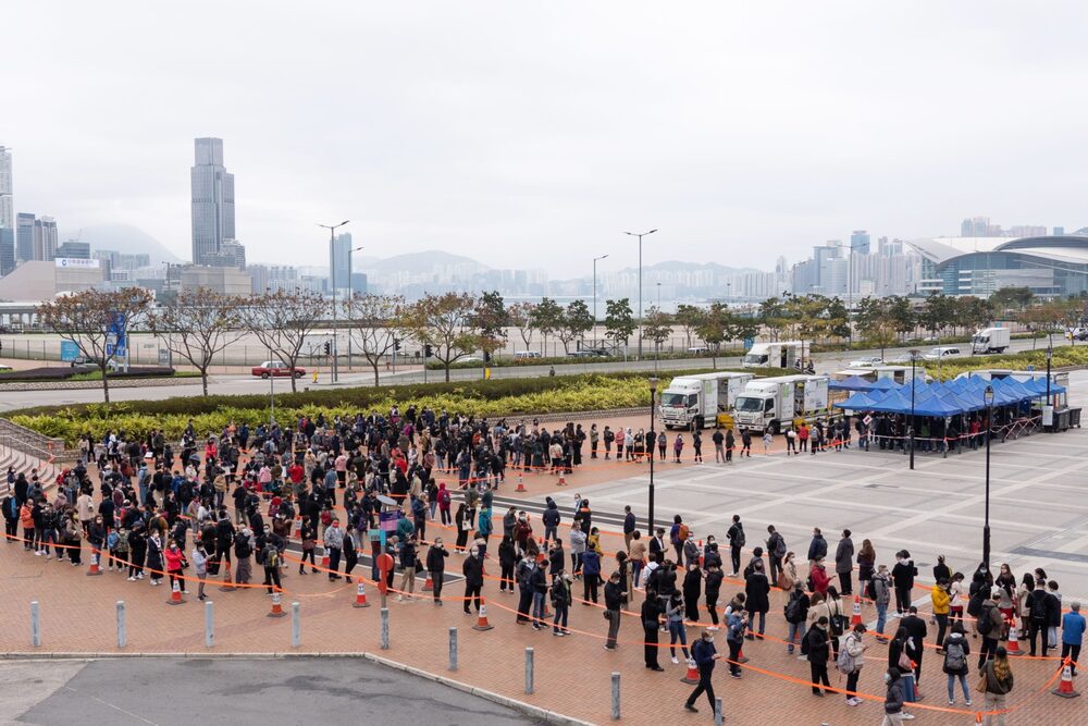 Idosos tinham entre 70 e 94 anos, com doenças crônicas; um estava imunizado com duas doses Idosos tinham entre 70 e 94 anos, com doenças crônicas; um estava imunizado com duas doses
