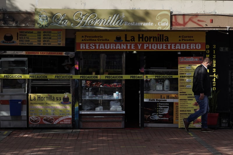 Mediante avisos o en la carta, los establecimientos deben informar que la propina es voluntaria y que el consumidor está en su derecho de no pagarla. Mediante avisos o en la carta, los establecimientos deben informar que la propina es voluntaria y que el consumidor está en su derecho de no pagarla.