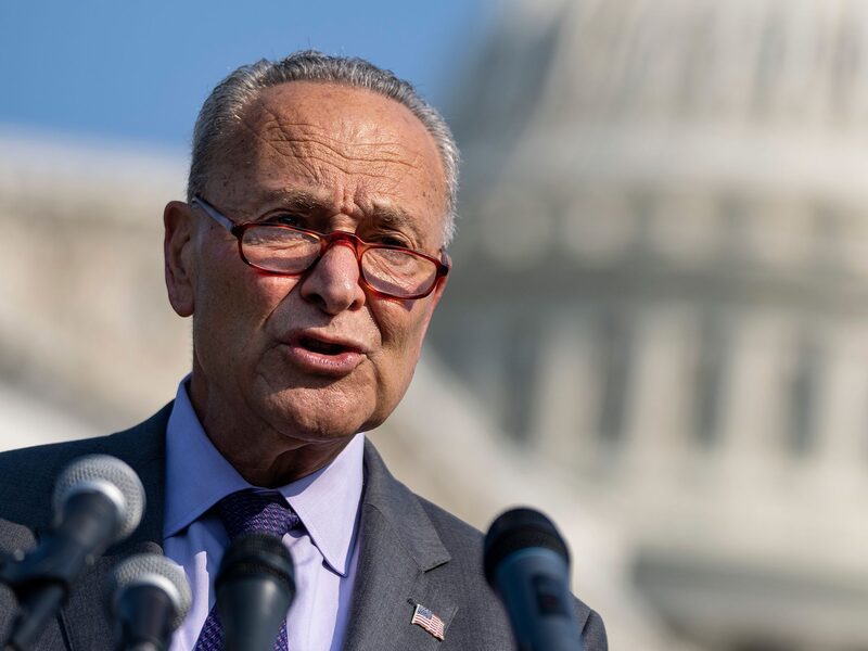 El líder de la mayoría del Senador, Chuck Schumer, para manejar sus estrechas (y a menudo conflictivas) mayorías, y la de Biden para negociar con disidentes. El líder de la mayoría del Senador, Chuck Schumer, para manejar sus estrechas (y a menudo conflictivas) mayorías, y la de Biden para negociar con disidentes.