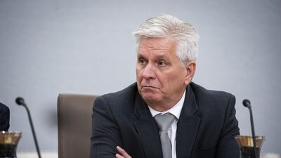 Christopher Waller, do Fed, diz que BC dos EUA pode cortar juros já em julho Christopher Waller, do Fed, diz que BC dos EUA pode cortar juros já em julho