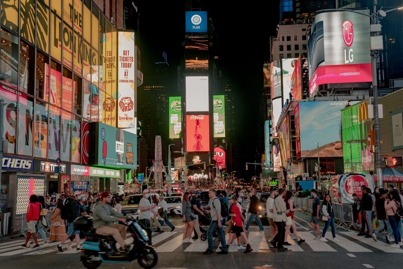 Pedestres na Times Square em Nova York Pedestres na Times Square em Nova York