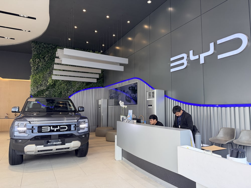 Na Ásia, marcas como a chinesa BYD e a vietnamita VinFast tem se beneficiado da disparada nos preços do petróleo bruto Na Ásia, marcas como a chinesa BYD e a vietnamita VinFast tem se beneficiado da disparada nos preços do petróleo bruto