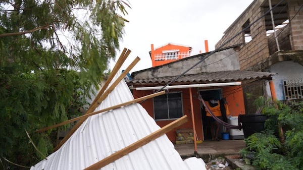 Julia se debilita a tormenta tropical y aún amenaza a Centroamérica y sur de México Julia se debilita a tormenta tropical y aún amenaza a Centroamérica y sur de México