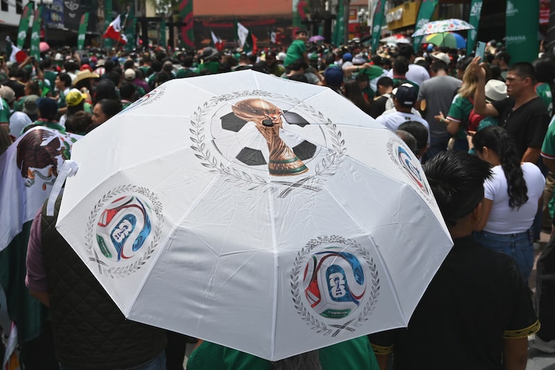 Aficionados presencian el partido inaugural durante una fiesta para ver el Mundial de 2026 en Tijuana, México, el jueves 11 de junio de 2026. México recibe a Sudáfrica para el partido inaugural del Mundial el jueves en el histórico Estadio Azteca en la Ciudad de México. Fotógrafo: Carlos Moreno/Bloomberg Aficionados presencian el partido inaugural durante una fiesta para ver el Mundial de 2026 en Tijuana, México, el jueves 11 de junio de 2026. México recibe a Sudáfrica para el partido inaugural del Mundial el jueves en el histórico Estadio Azteca en la Ciudad de México. Fotógrafo: Carlos Moreno/Bloomberg